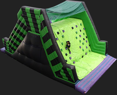 Escalada con tobogán hinchable de Experiencia Megajump