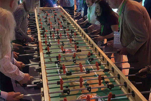 futbolín gigante modulable para evento deportivo