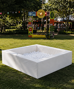 Piscina de bolas blanca